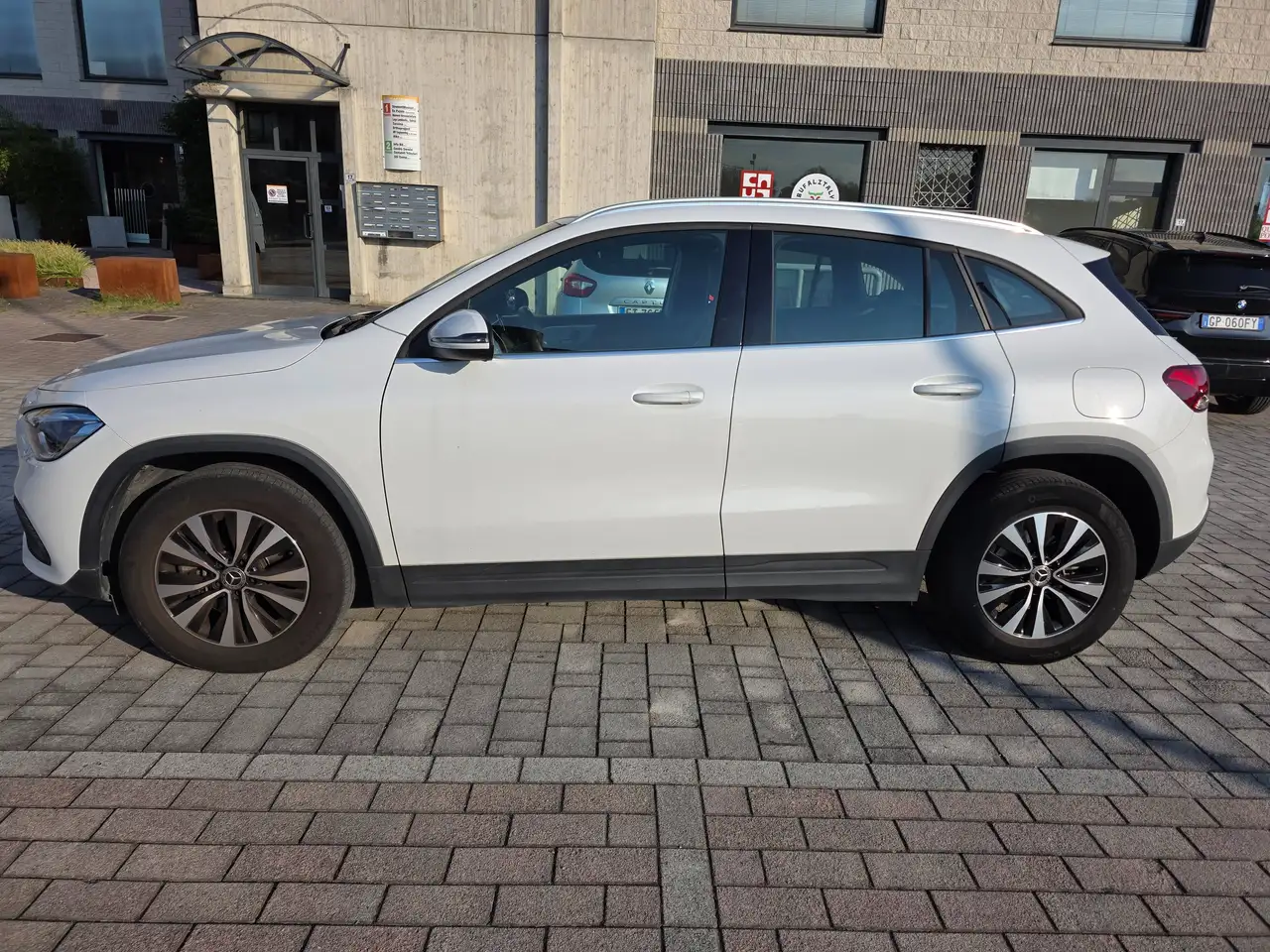 Mercedes-Benz GLA 200 GLA-H247 2020 d Executive auto — photo 1 of 12