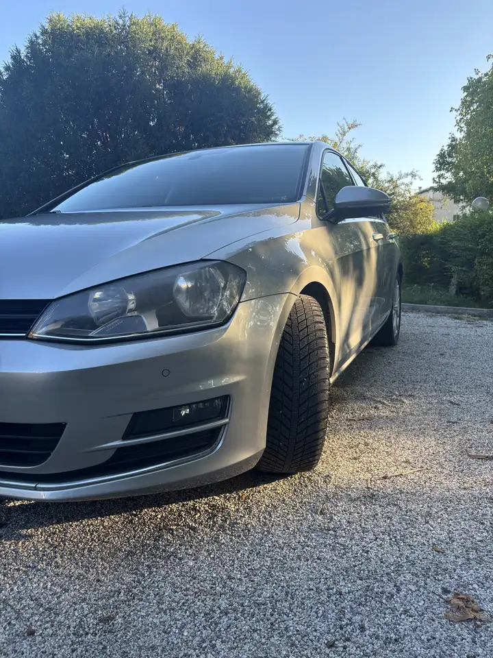 Volkswagen Golf 5p 1.6 tdi Highline — photo 1 of 9