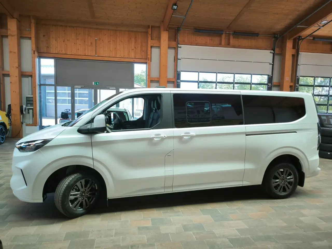 Ford Tourneo Custom Titanium L2,9 Sitze,2xSchiebetür — photo 1 of 21