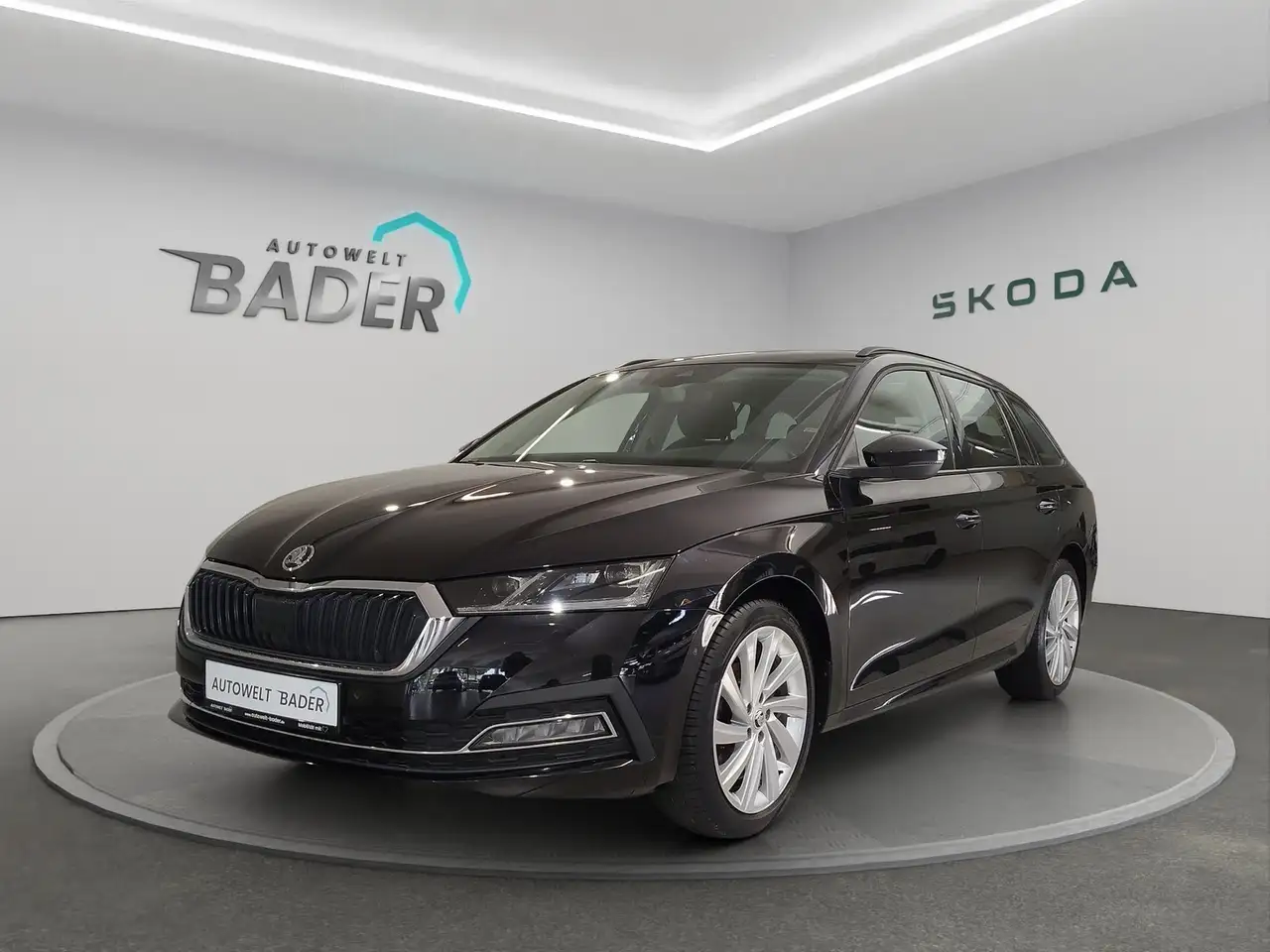 Skoda Octavia Combi First Edition Matrix RFK Shz — photo 1 of 24