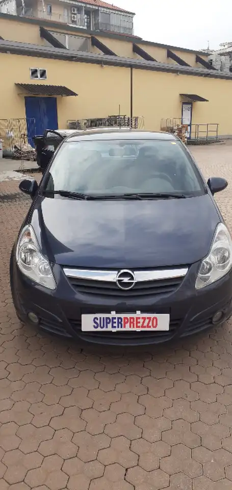 Opel Corsa 1.2 — photo 1 of 6
