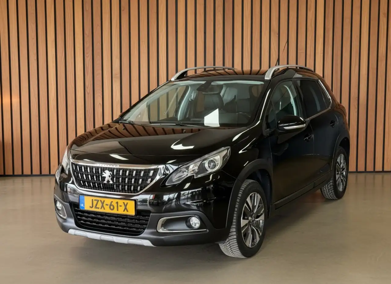 Peugeot 2008 1.2 PureTech Allure — photo 1 of 15