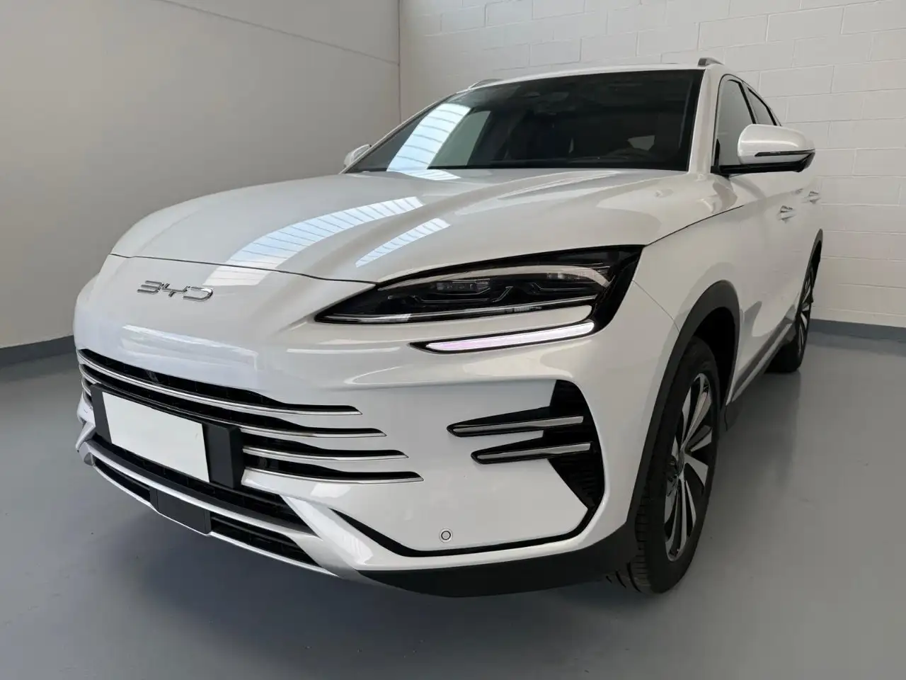 BYD Seal U 1.5 phev Comfort 2wd — photo 1 of 15