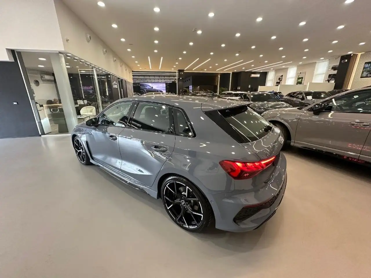 Audi RS3 SPB TFSI quattro S tronic — photo 1 of 12