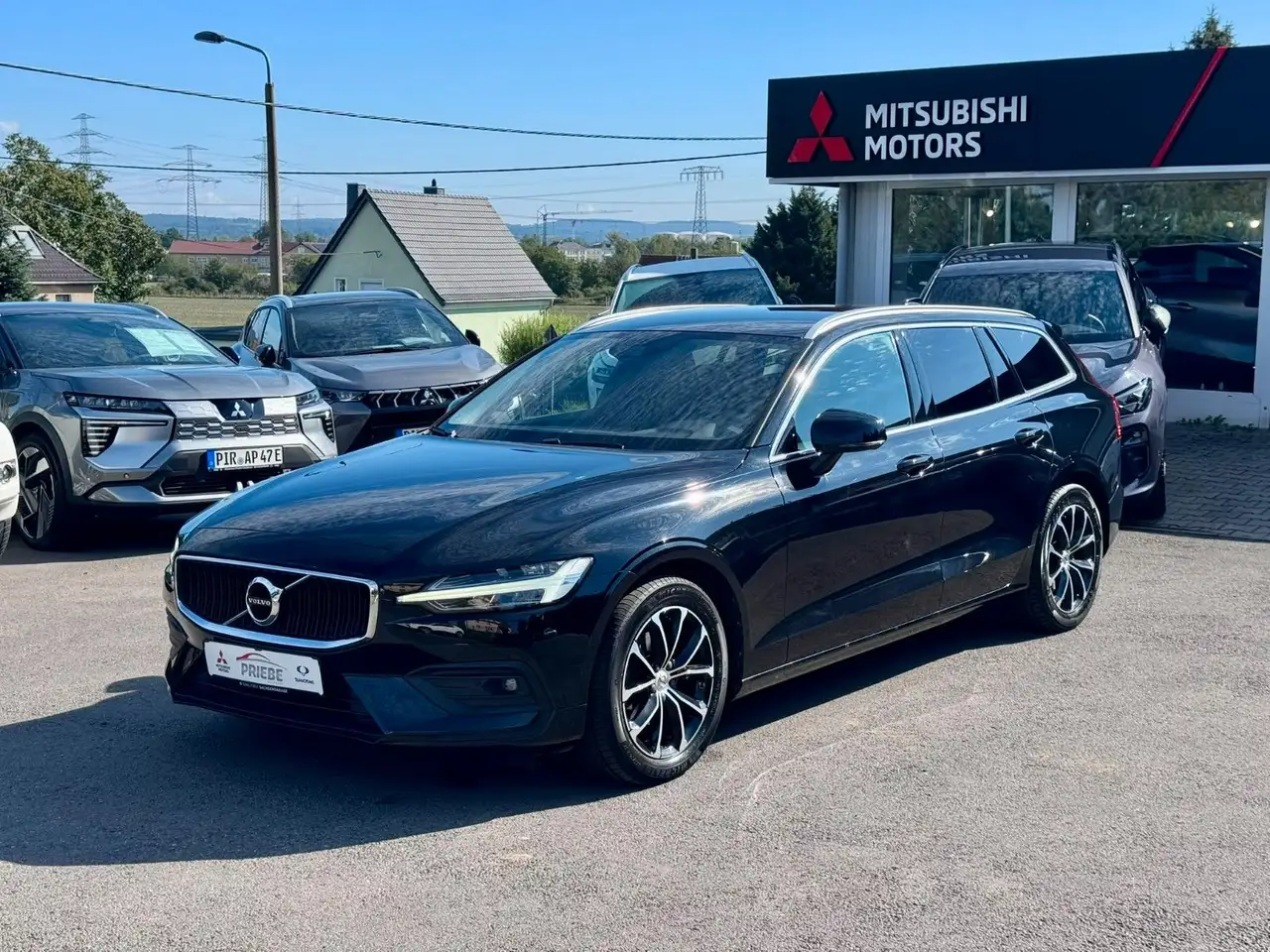 Volvo V60 D3 Momentum Pro*IntelliSafe PRO*KAM*LEDER* — photo 1 of 15