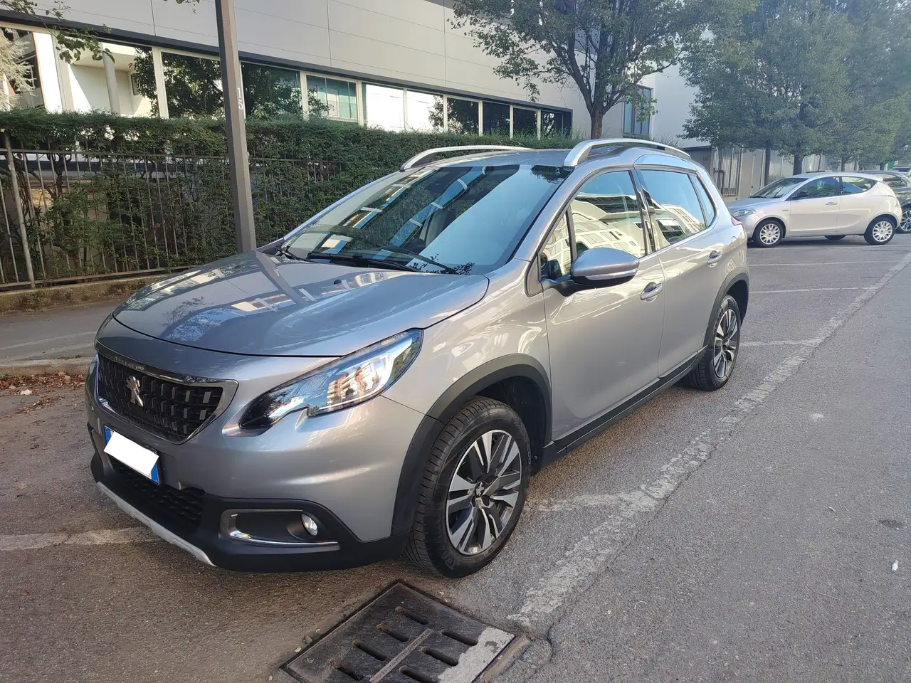 Peugeot 2008 Allure PureTech S&S — photo 1 of 15