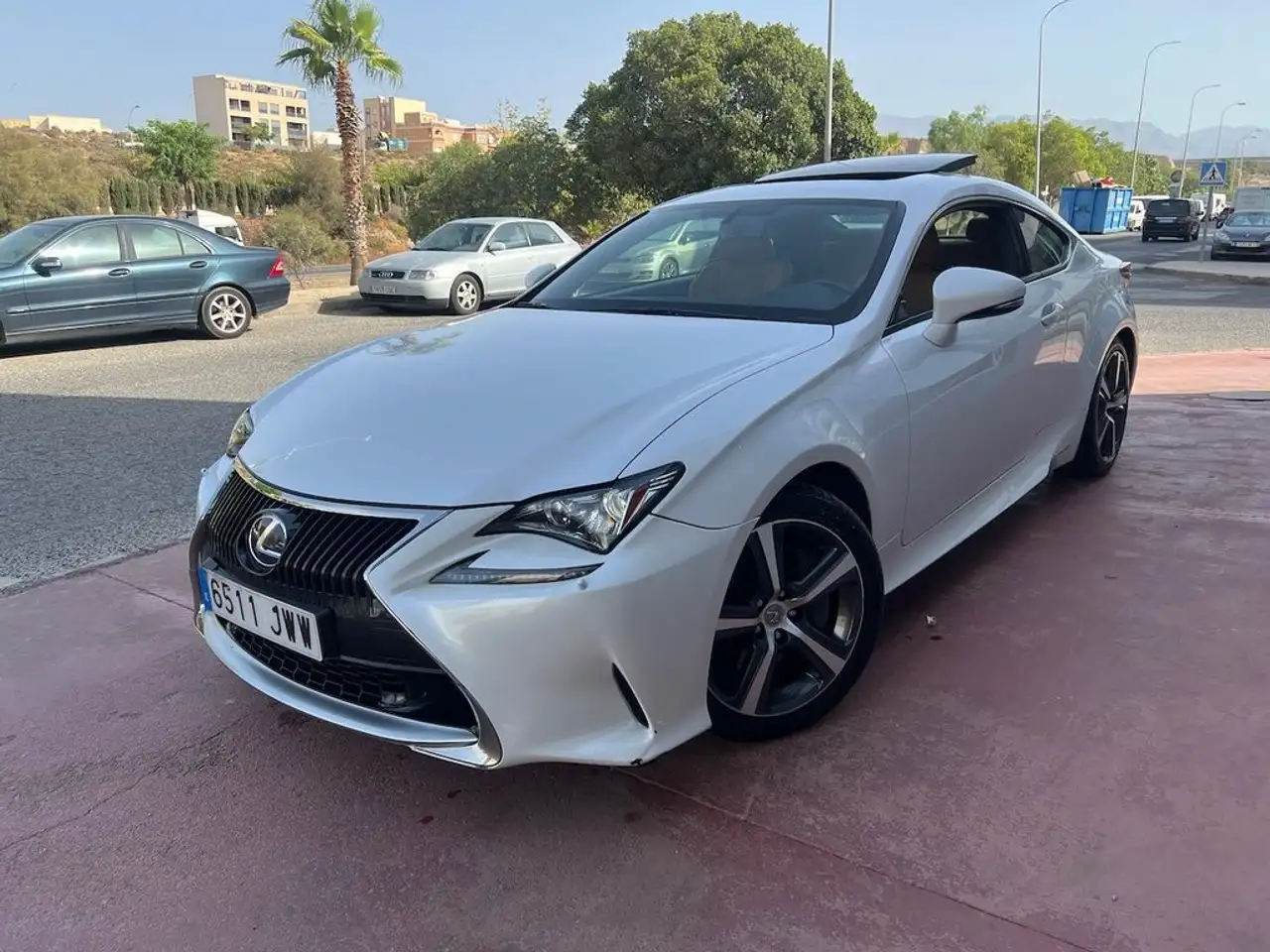 Lexus RC 300h Executive — photo 1 of 32