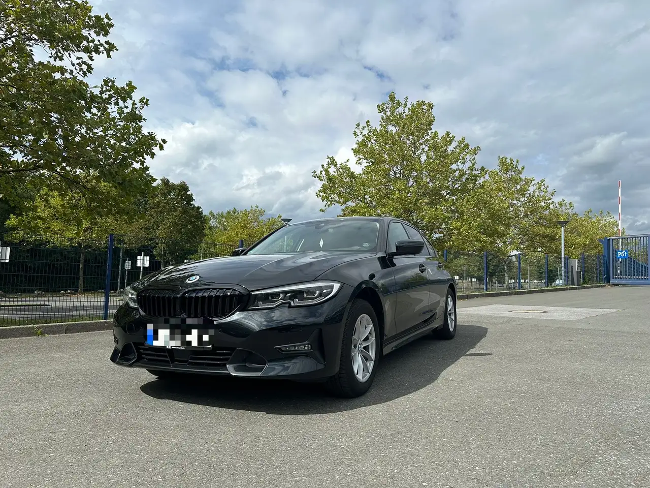 BMW 320 SELBSTPARKASS! BMW G20 SPORTLINE | LED SCHECKHEFT — photo 1 of 13