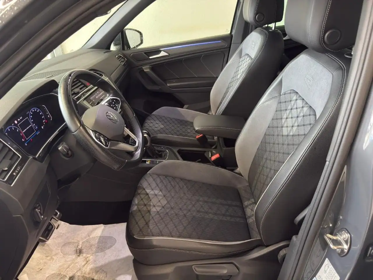 2023 Volkswagen Tiguan 1.5 TSI 150 CV DSG ACT R-Line, photograph 9
