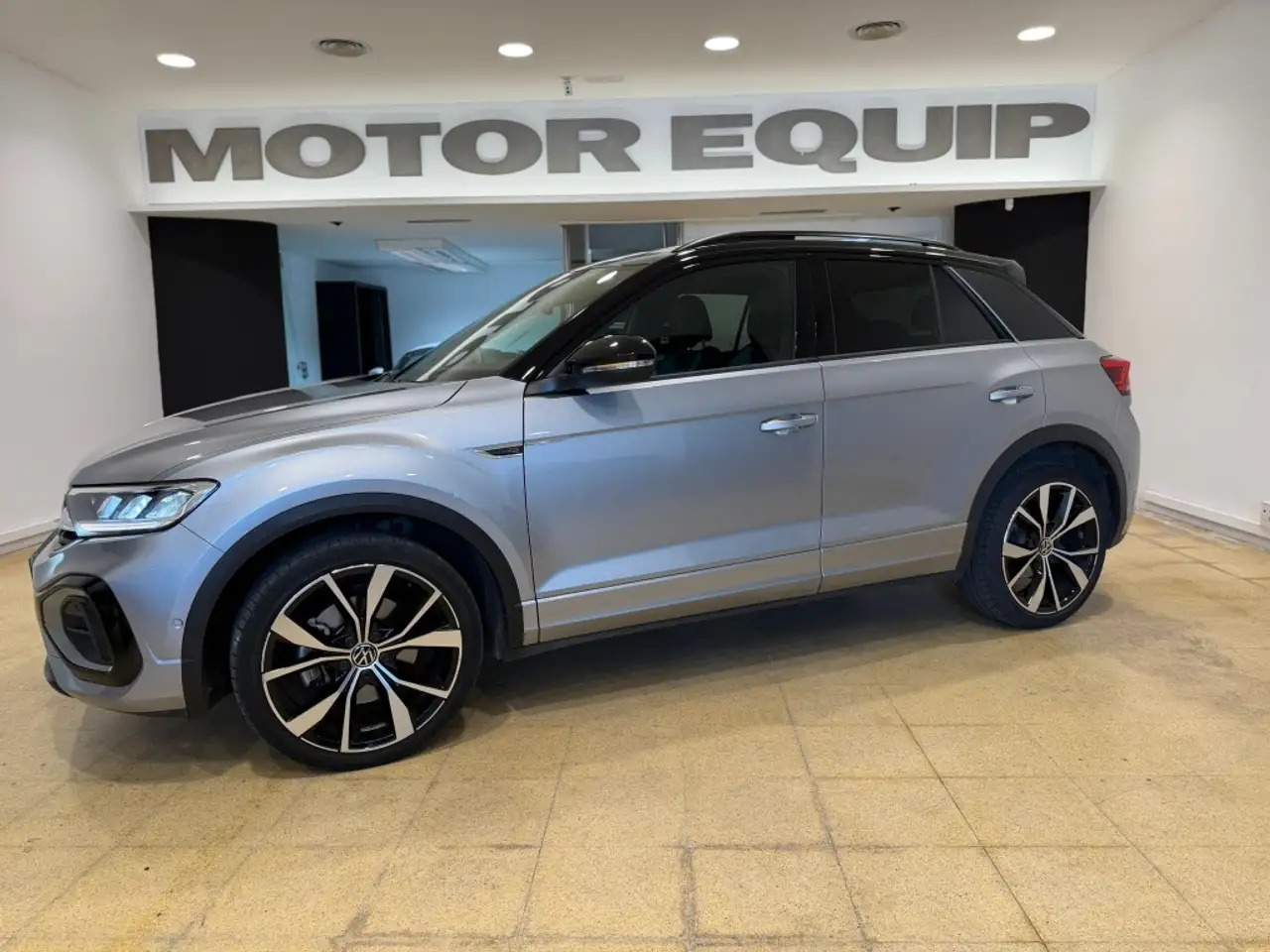Volkswagen T-Roc 2.0TDI R-Line DSG7 110KW — photo 1 of 15