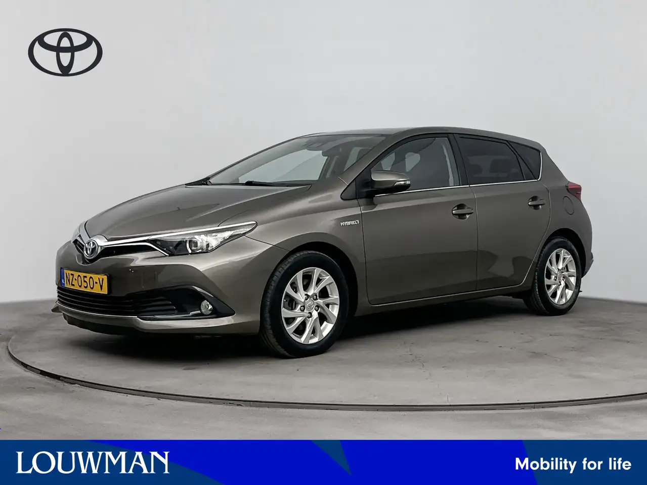 Toyota Auris 1.8 Hybrid Dynamic | Navigatie | Cruise Control | — photo 1 of 30