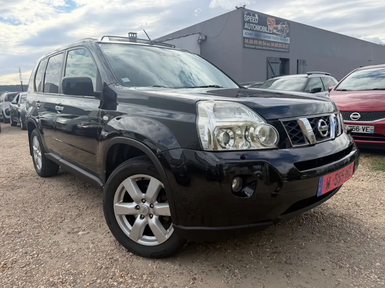 Nissan X-Trail LE — photo 1 of 13