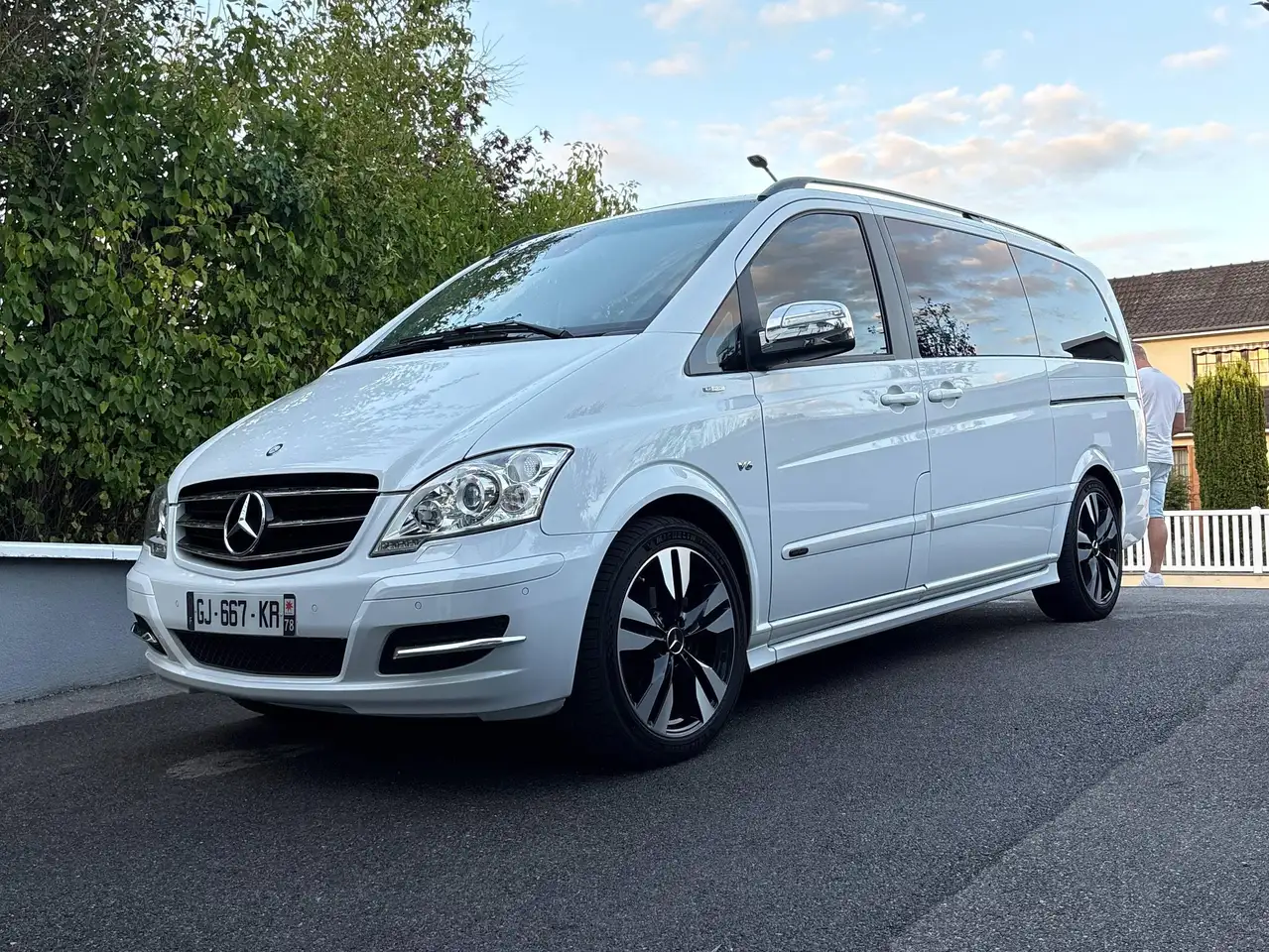 Mercedes-Benz Viano Viano V6 3.0 CDI BlueEfficiency Long Avantgarde A — photo 1 of 9