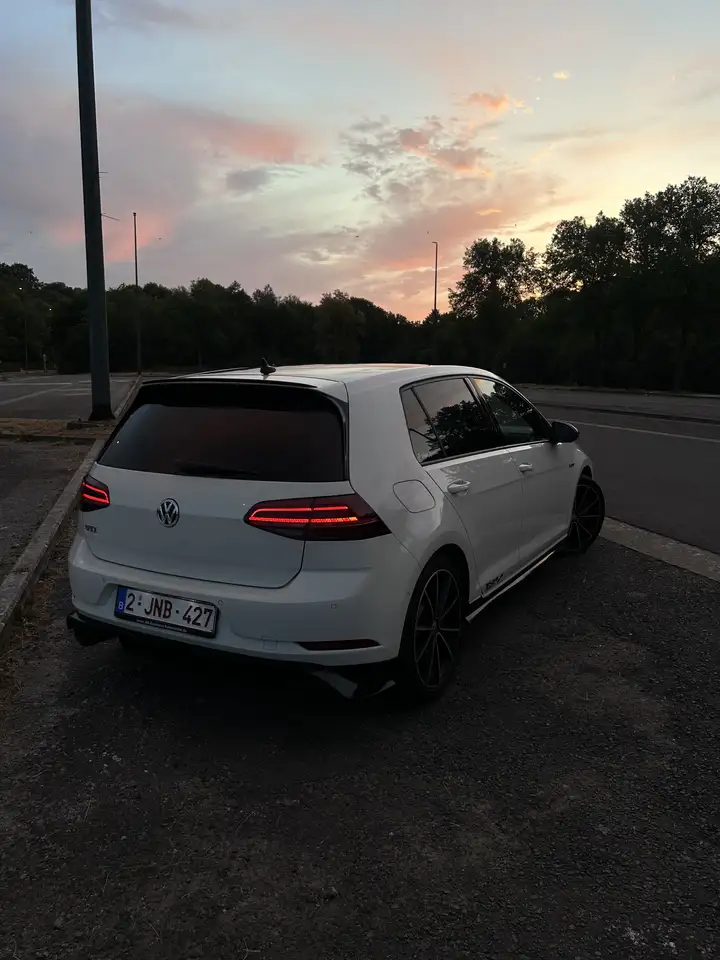 Volkswagen Golf GTI 2.0 TSI TCR OPF DSG — photo 1 of 12