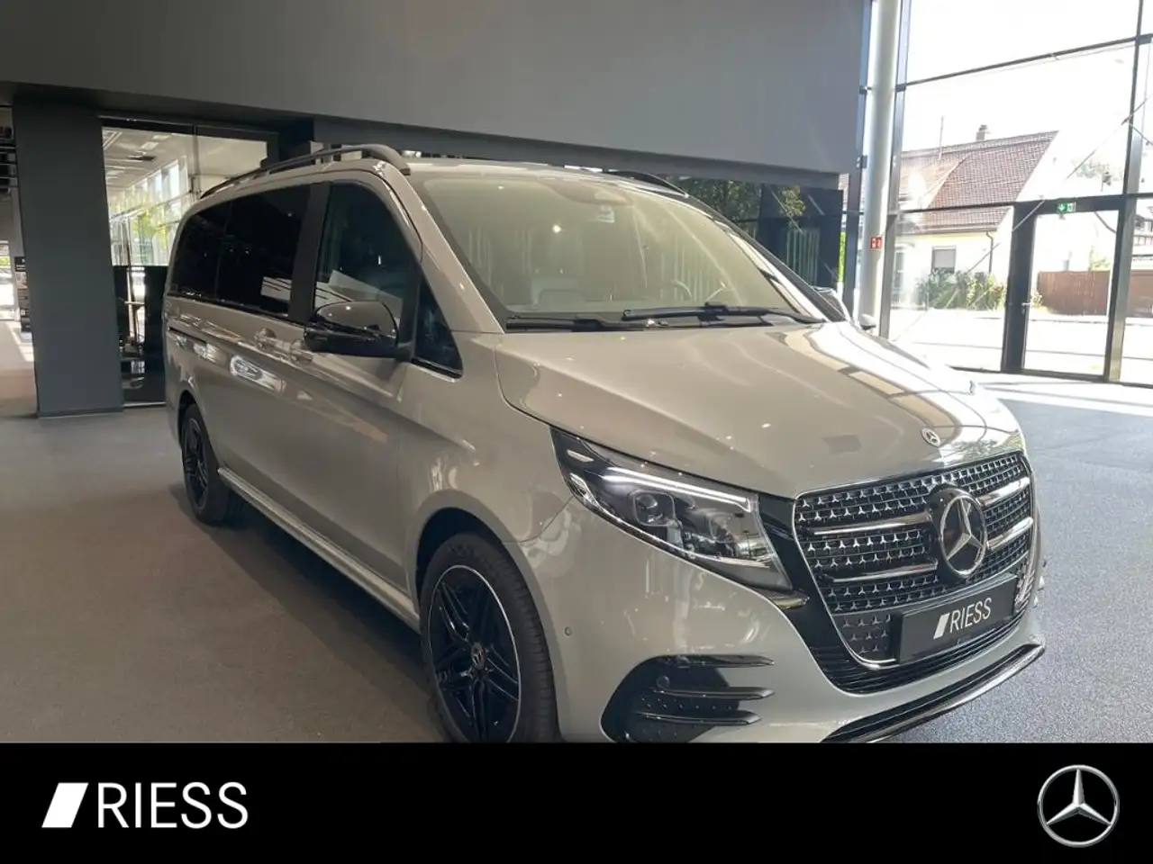 Mercedes-Benz V 300 d AVANTGARDE/360°KAM/elSITZ/BURME/AMG/AHK/ — photo 1 of 19