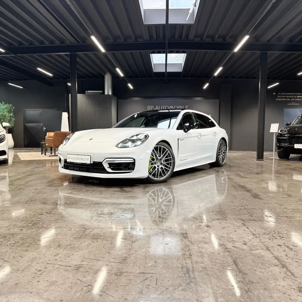 Porsche Panamera Platinium Edition Sport Turismo // Sport Design / — photo 1 of 22