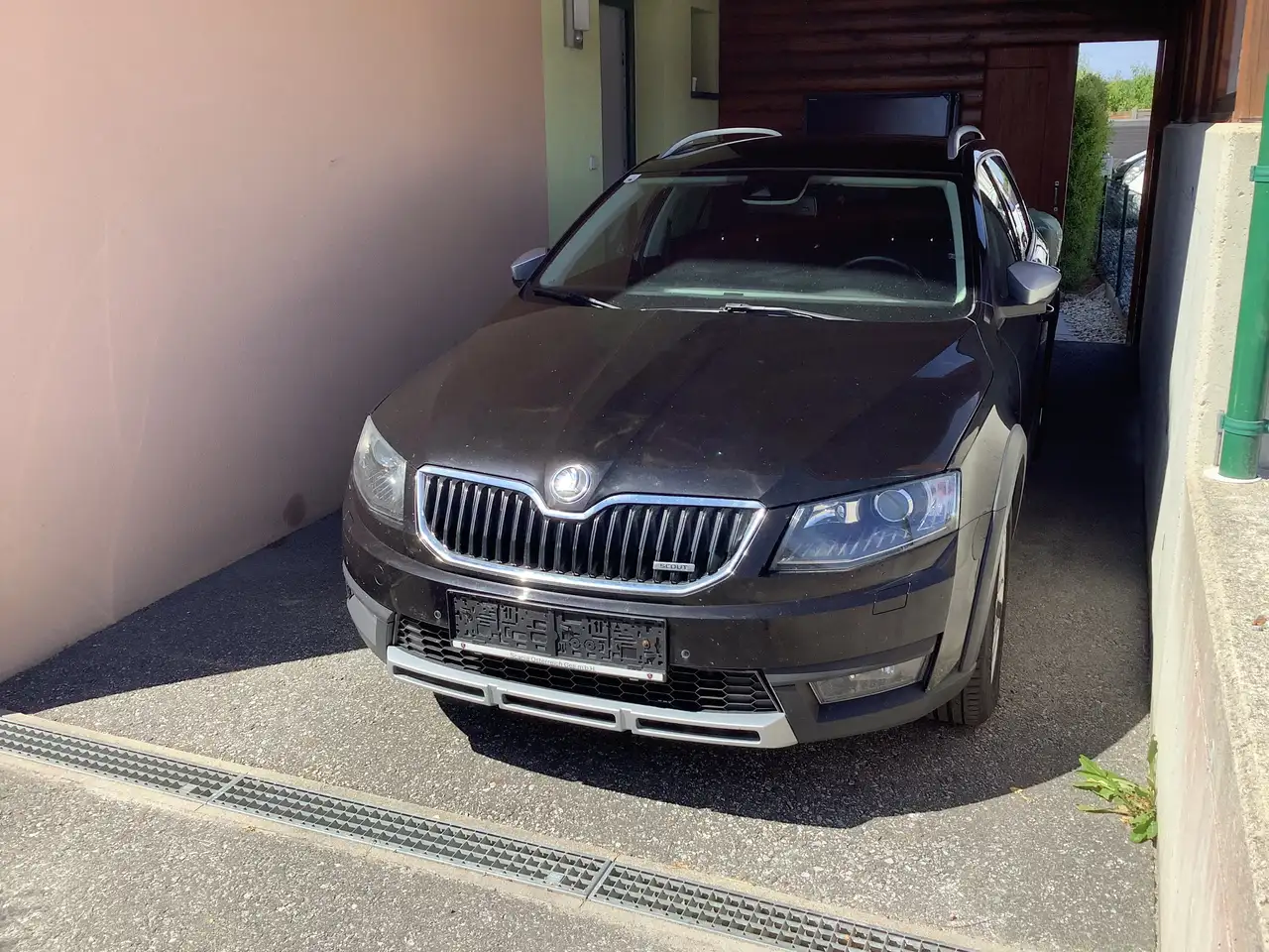 Skoda Octavia Combi 2,0 TDI 4x4 Scout DSG — photo 1 of 11