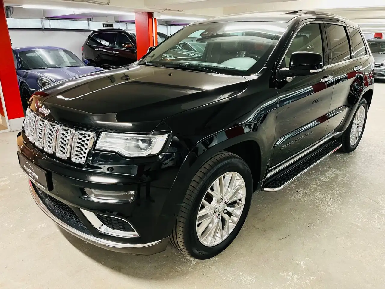 Jeep Grand Cherokee 3.0 CRD Summit Fond Entertainment — photo 1 of 31