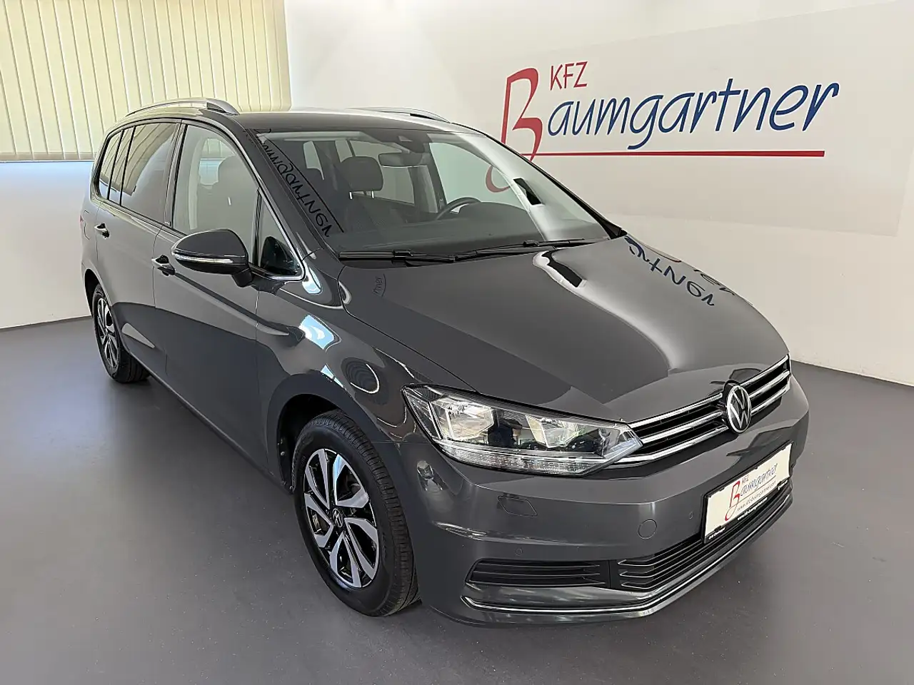 Volkswagen Touran 2,0 TDI *NAVI*ACC*Sitzheizung*Virtual Cockpit*P... — photo 1 of 40