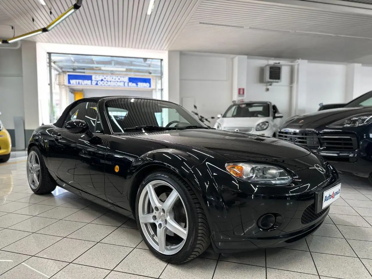 Mazda MX-5 Roadster 1.8L Energy — photo 1 of 15