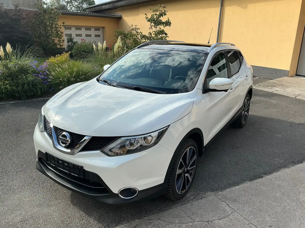 Nissan Qashqai Tekna — photo 1 of 40