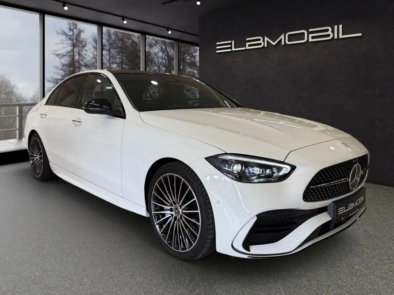 Mercedes-Benz C 220 d Edition AMG Line Night-Paket*Panorama 1H — photo 1 of 38