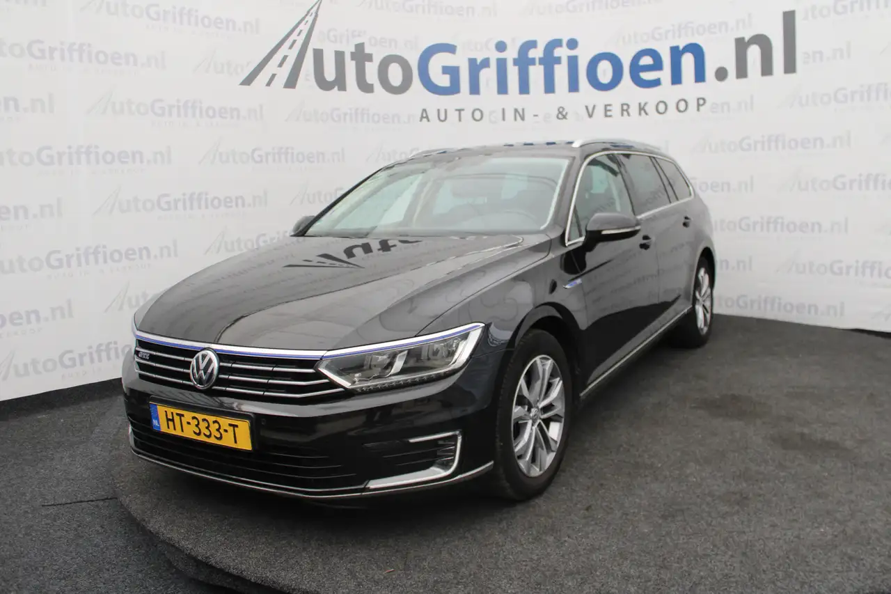 Volkswagen Passat Variant 1.4 TSI GTE Highline nettte station met schuifdak — photo 1 of 40