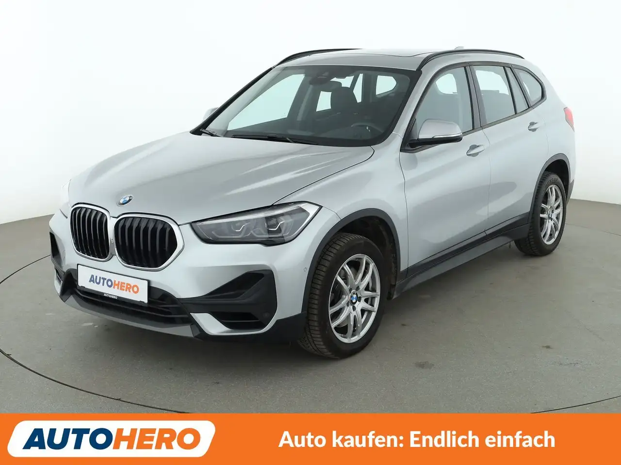 BMW X1 sDrive 20i Advantage — photo 1 of 15