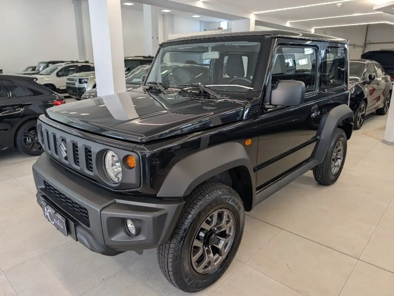 Suzuki Jimny 1.5 5MT — photo 1 of 14