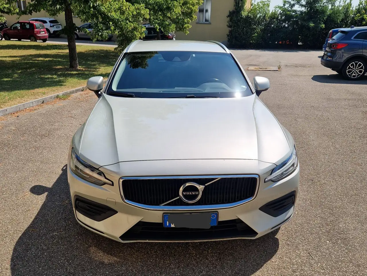 Volvo V60 V60 II 2019 2.0 d3 Business geartronic my20 — photo 1 of 14