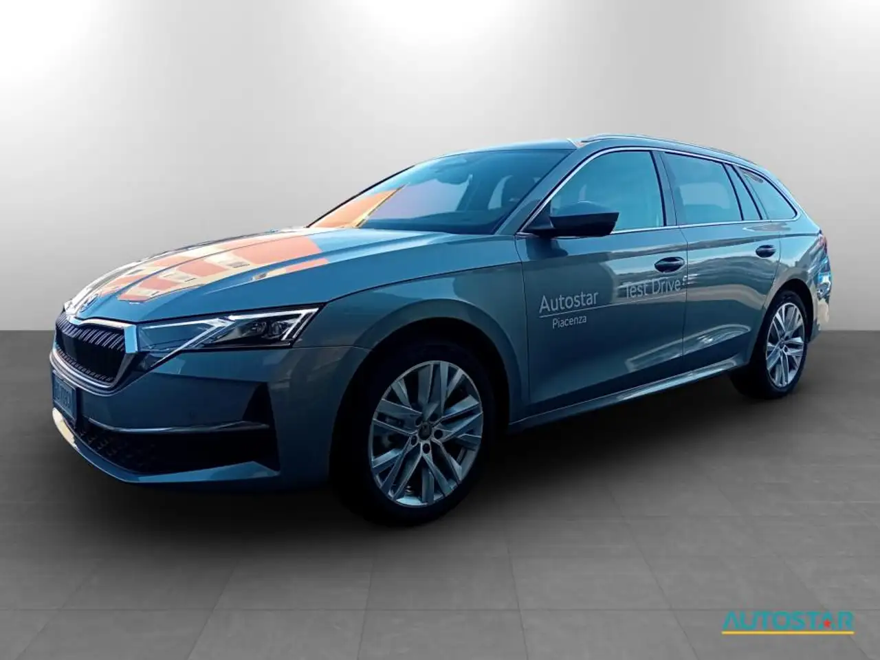 Skoda Octavia Octavia Wagon 2.0 tdi Style 150cv dsg — photo 1 of 14
