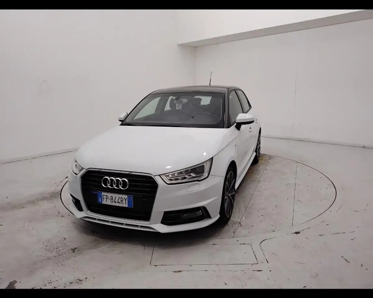 Audi A1 Sportback 1.4 tdi Sport — photo 1 of 15