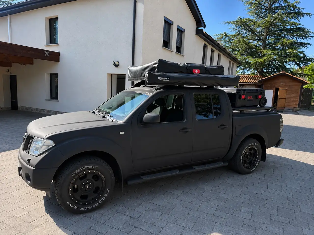Nissan Navara Navara 2.5 dCi 190 Double Cab LE A — photo 1 of 17