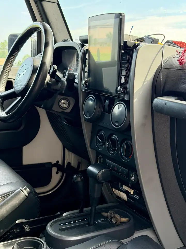 Jeep Wrangler 3p 3.8L Rubicon auto — photo 1 of 15