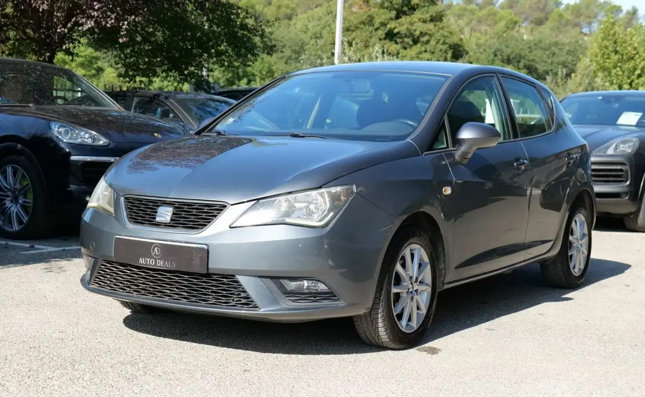 SEAT Ibiza 1.6 tdi 90 ch style — photo 1 of 5