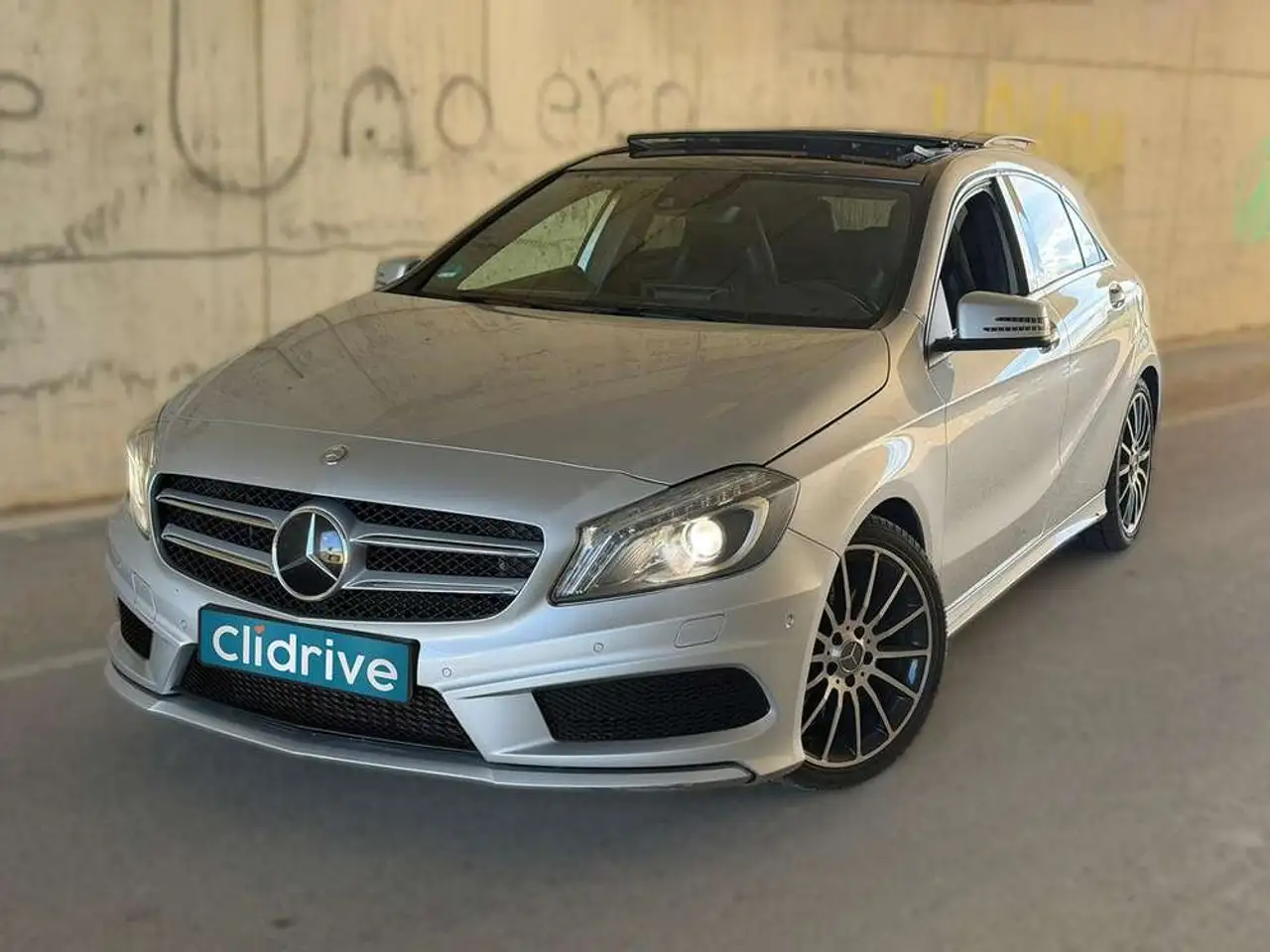 Mercedes-Benz A 250 BlueEFFICIENCY DCT AMG Sport — photo 1 of 13