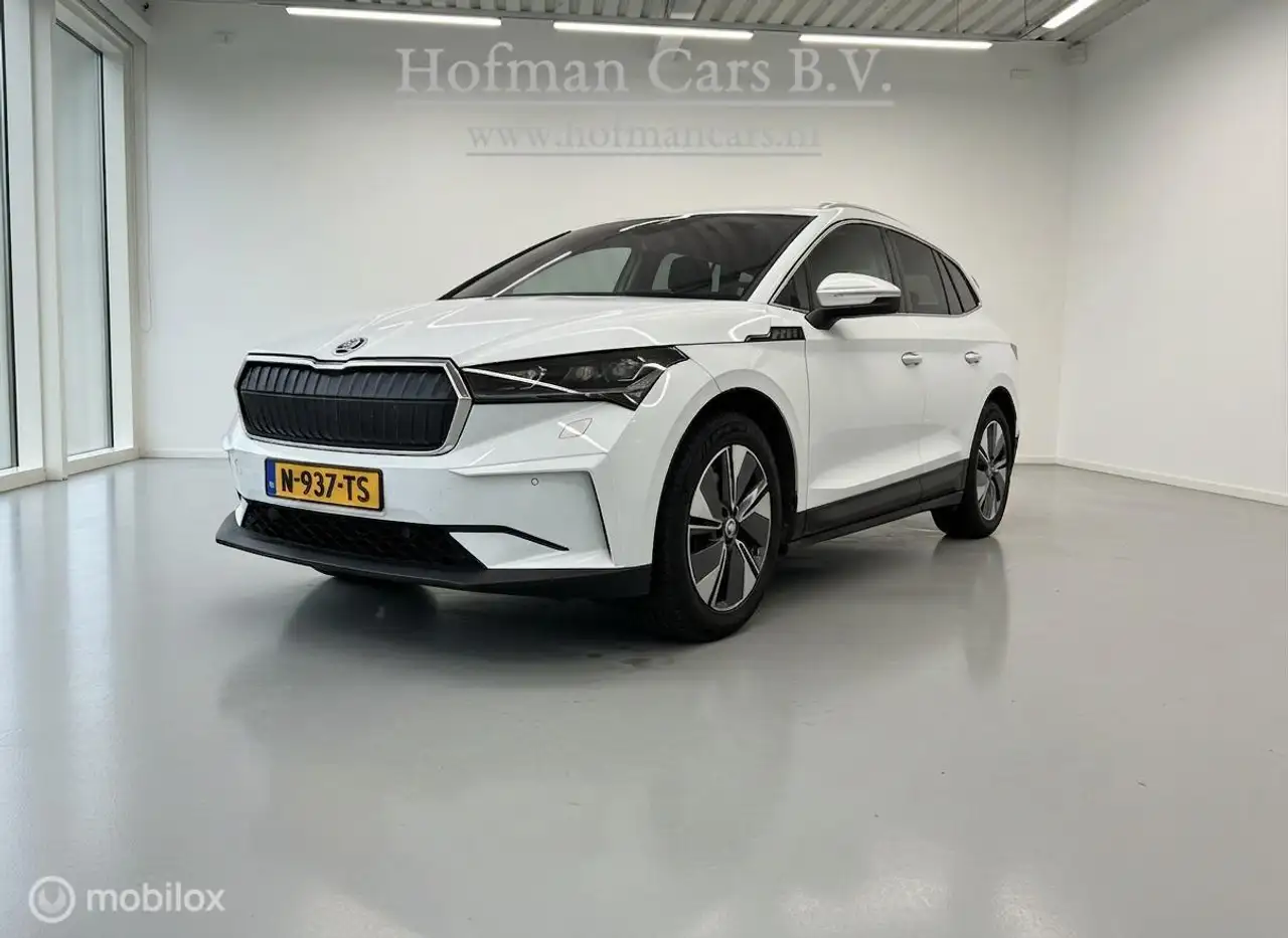 Skoda Enyaq iV 80 — photo 1 of 23