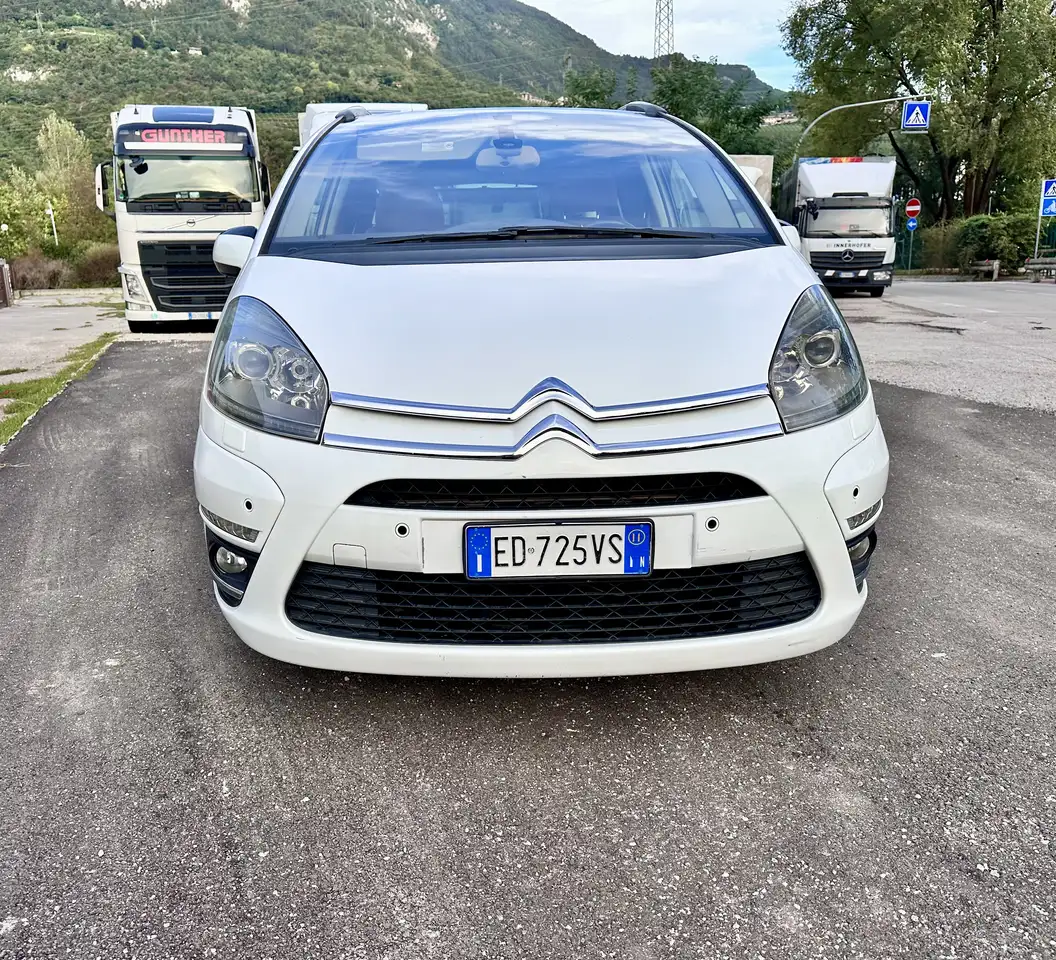 Citroen Grand C4 Picasso 2.0 hdi Exclusive 163cv — photo 1 of 5