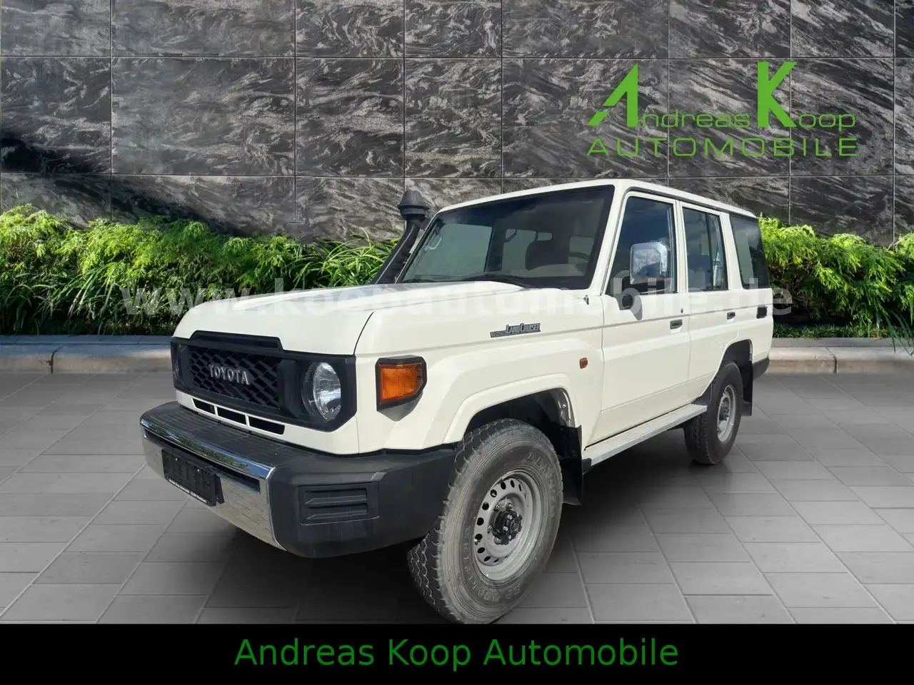 Toyota Land Cruiser VDJ 76 LX Diflock 4,5d V8 SOFORT — photo 1 of 17