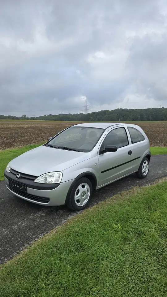 Opel Corsa 1.2 16V — photo 1 of 14