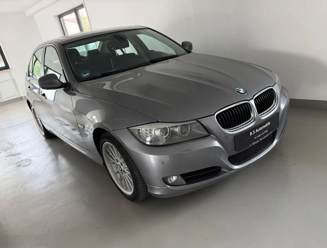 BMW 320 d Limousine Leder GSD Navi Bi-Xenon — photo 1 of 11