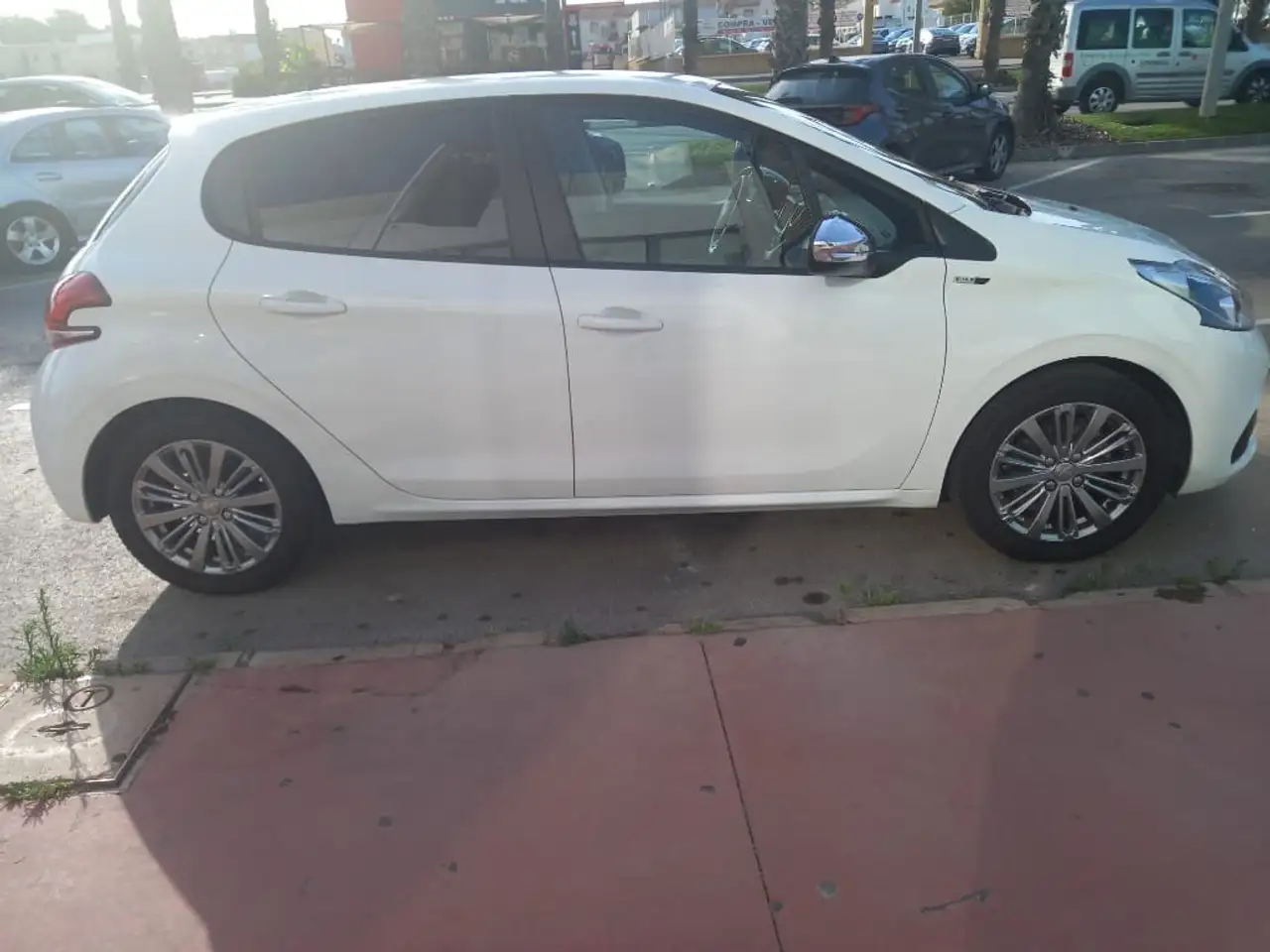 Peugeot 208 1.2 PureTech Style 82 — photo 1 of 10