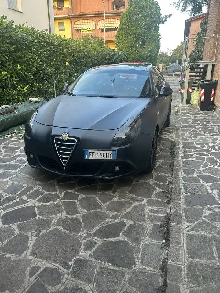 Alfa Romeo Giulietta 1.6 jtdm(2) Distinctive — photo 1 of 15