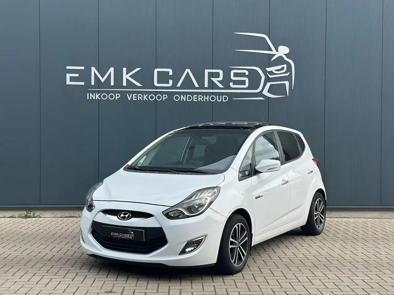 Hyundai iX20 1.4i i-Motion — photo 1 of 17