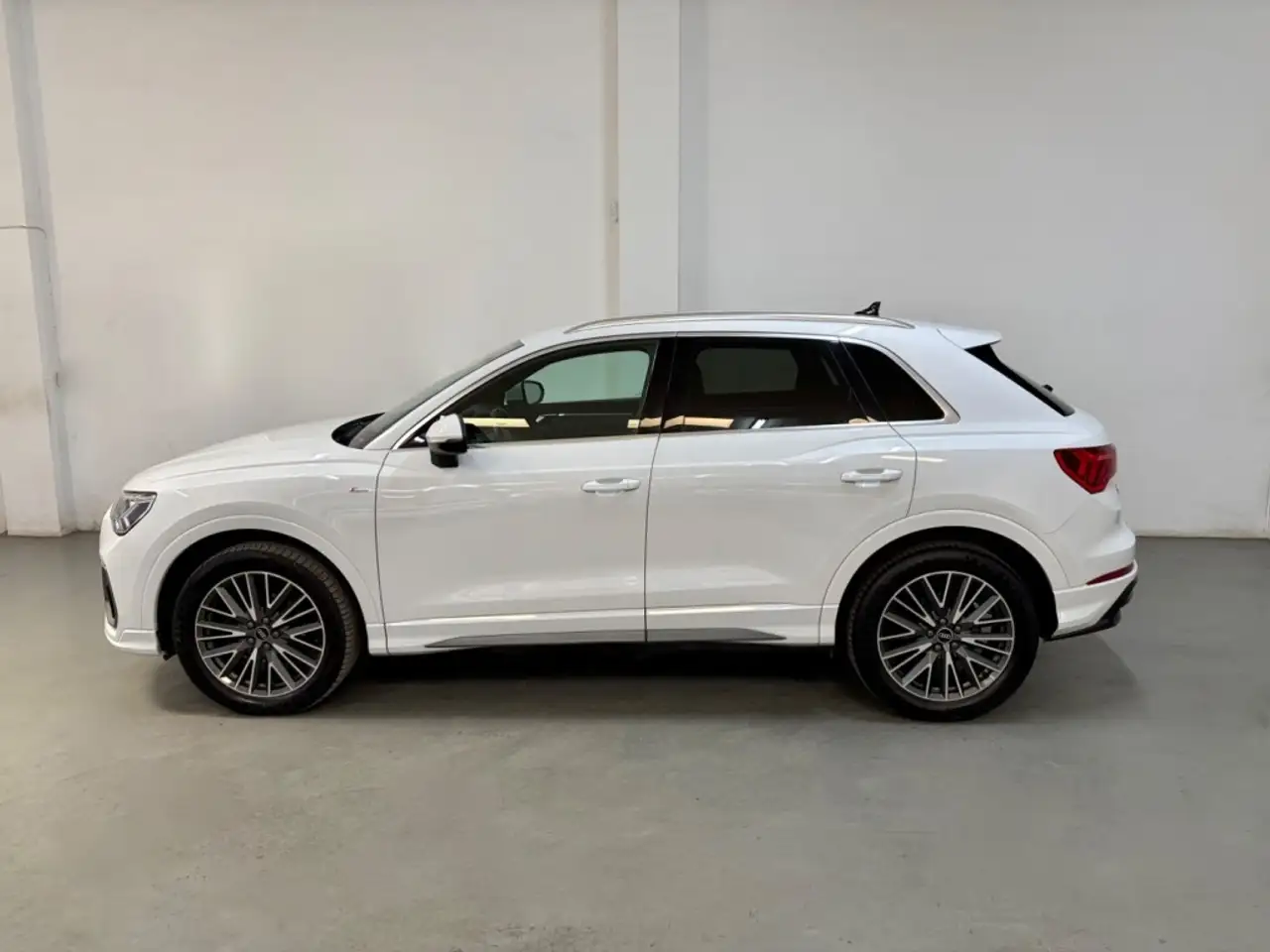 2022 Audi Q3 35 TDI S line 110kW, photograph 5
