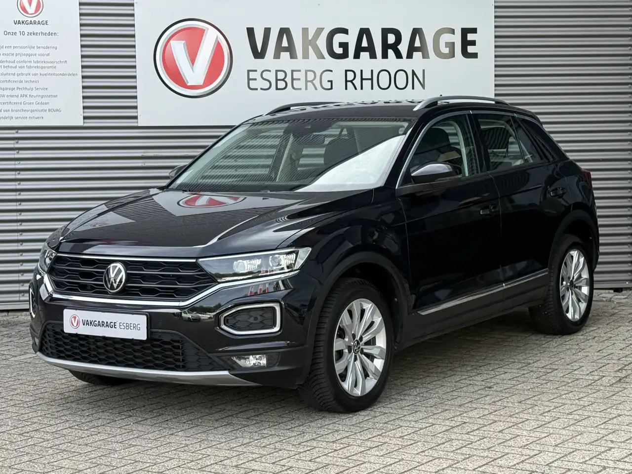 Volkswagen T-Roc 1.5 TSI Sport NAV/CAM,LED,KEYLESS,ACC — photo 1 of 23