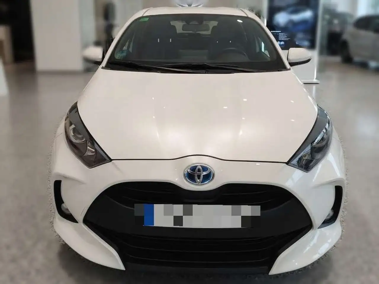 Toyota Yaris 1.5 120H Active Tech — photo 1 of 6