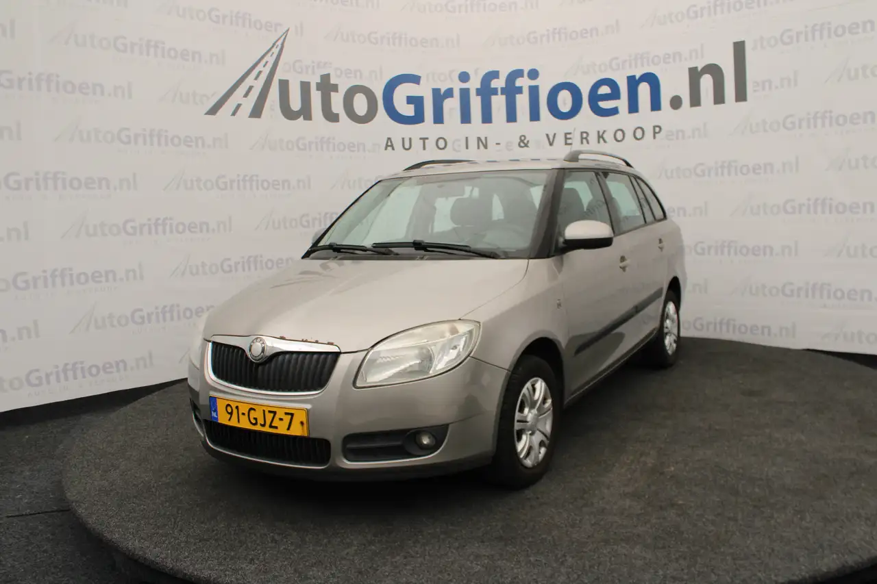 Skoda Fabia Combi 1.4-16V Ambiente nette stationcar met nieuwe — photo 1 of 15
