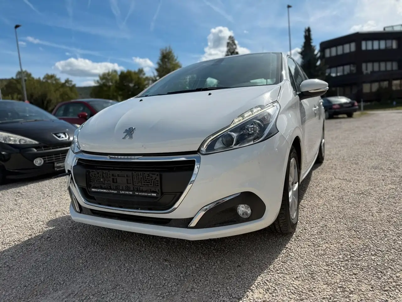 Peugeot 208 Active, 5-Türig Euro 6 — photo 1 of 15