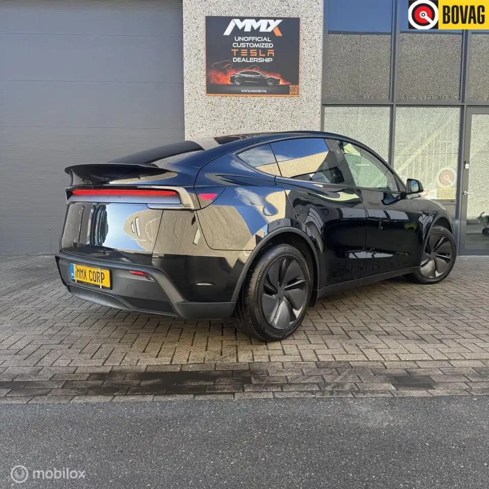Tesla Model Y Juniper — photo 1 of 21